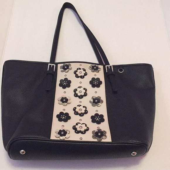 Nine West Handbags - Nine West floral black and white purse